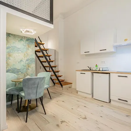 Downtown In Budapest, Juliet