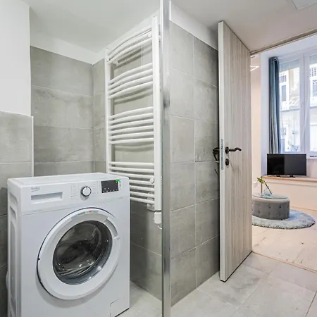 Downtown In Budapest, Juliet *