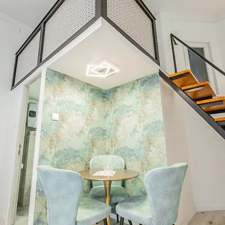 Downtown In Budapest, Juliet Βουδαπέστη