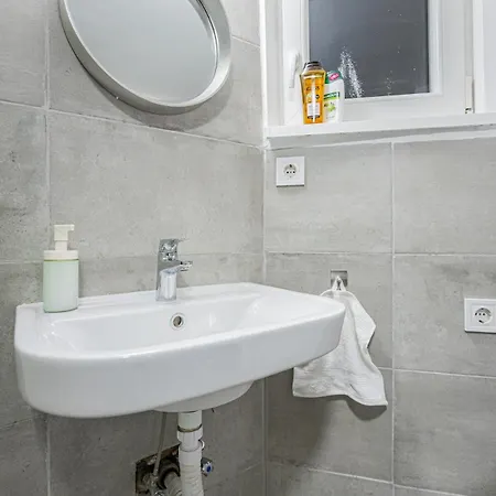 Downtown In Budapest, Juliet