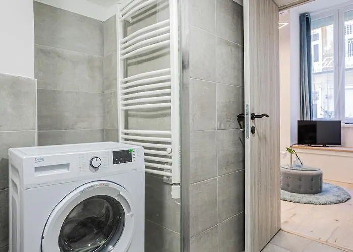 Downtown In Budapest, Juliet *